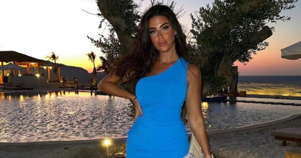 بالصور- بإطلالة شتوية رائعة.. ميرنا نور الدين تسحر الجمهور