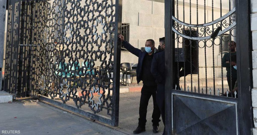 مصر تتسلم دفعة رهائن من حماس تمهيدا لنقلهم إلى إسرائيل