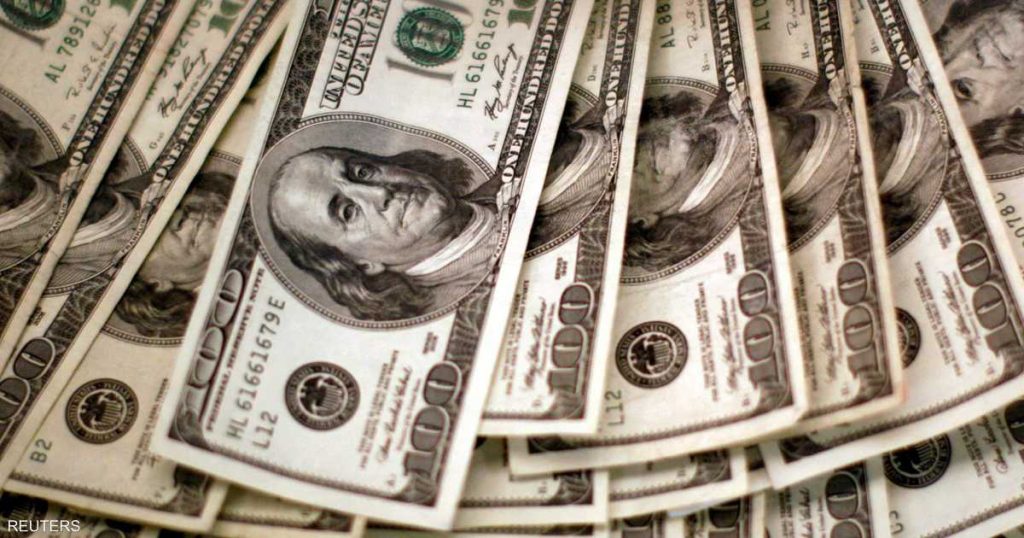 الدولار يتجه لتسجيل أكبر خسارة شهرية في عام