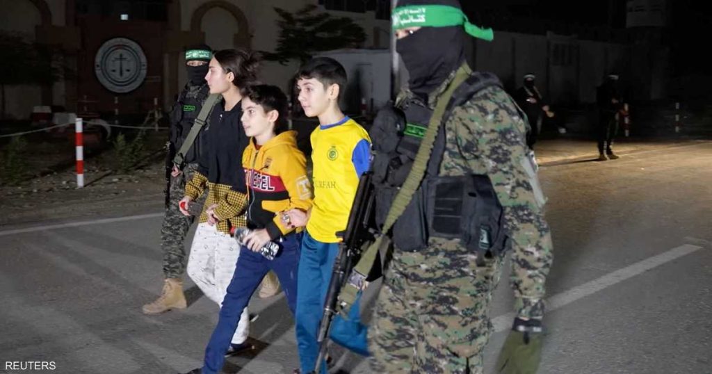 مصدر مقرب من حماس: تبادل قوائم المفرج عنهم الثلاثاء