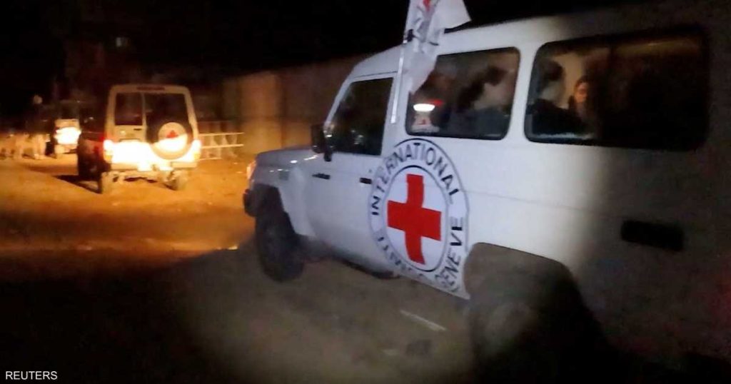 خاصعسكريون وأميركيون.. لماذا تؤجل حماس الإفراج عنهم؟