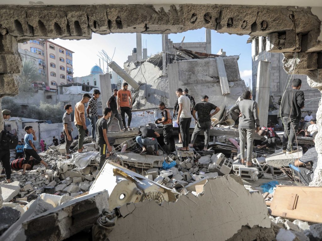 مقال في هآرتس: على إسرائيل تغيير تعاملها مع الفلسطينيين إذا كانت تريد الحياة