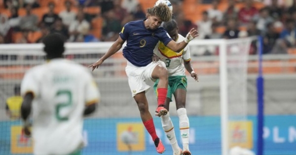 موجز المساء: الرقصة الأخيرة بين ميسي ورونالدو في موسم الرياض لم تحسم بعد! تأهل ناشئي فرنسا وخروج مدو لانكلترا، تيباس يستقيل من منصبه وميسي يستفز رودريغو، بيلينغهام جاهز