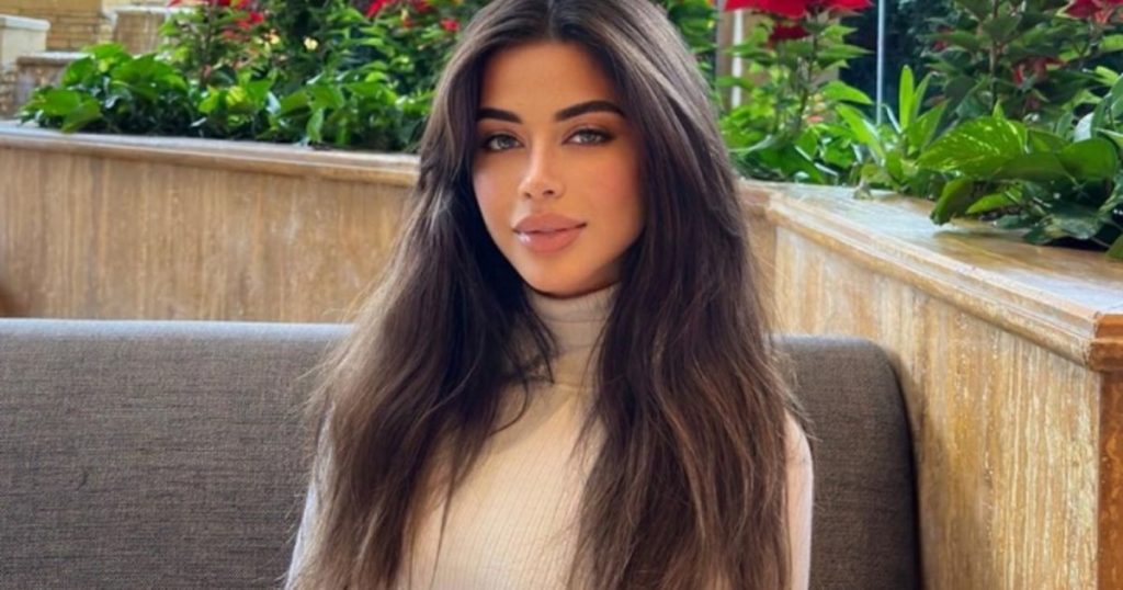 بالصور- بلوك خريفي رائع..يارا السكري تبهر الجمهور بأناقتها