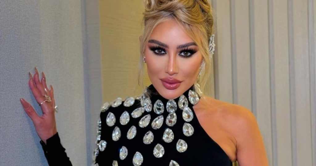 سعر مرتفع  لـ فستان مايا دياب المرصع بحبوب الـ swarovski من توقيع مصمم لبناني