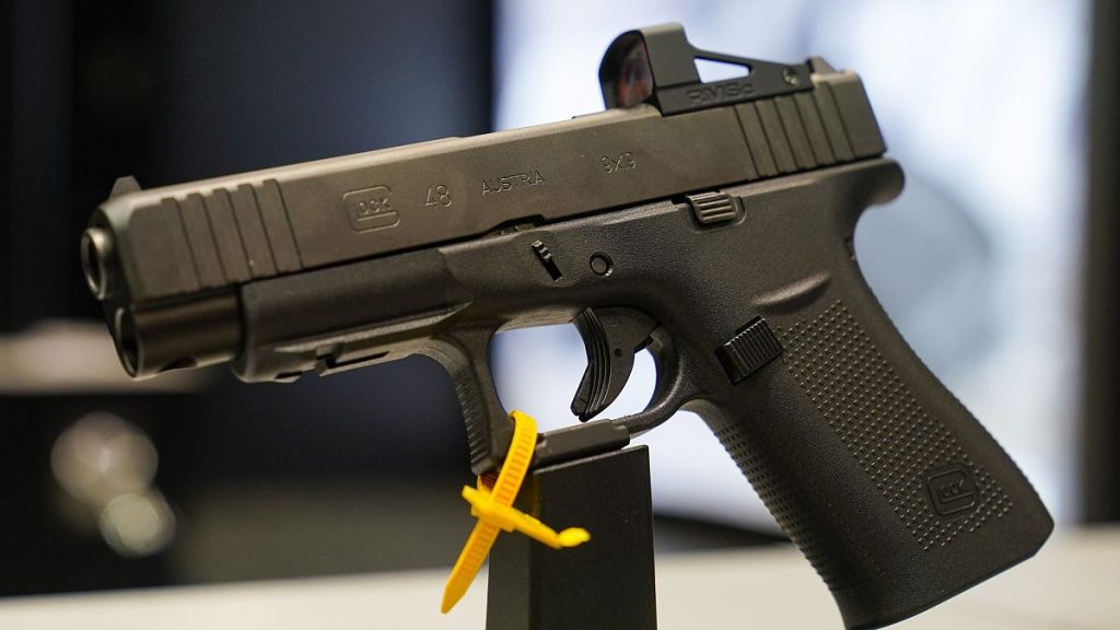 وفاة غاستون غلوك مخترع مسدس “غلوك” عن عمر يناهز 94 عاماً