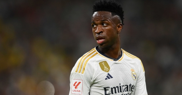 بسبب دمية فينيسيوس المطالبة بسجن مشجعي اتلتيكو 4 سنوات