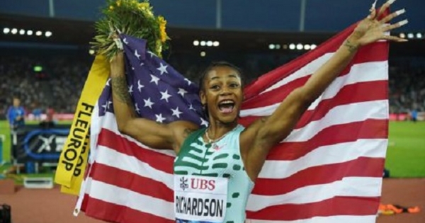 شاكاري ريتشاردسون ملكة الـ100 متر