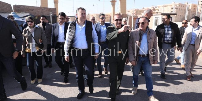 وزير السياحة يتفقد آخر مستجدات أعمال تطوير الخدمات بمنطقة أهرامات الجيزة