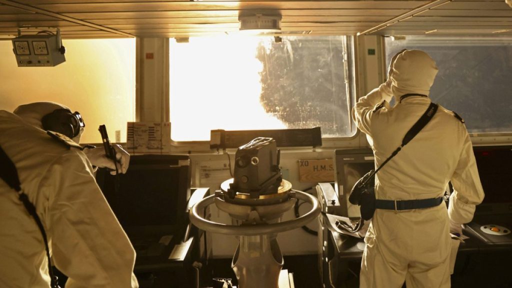 ضربات جوية أميركية – بريطانية على مواقع يمنية والسعودية تدعو إلى التهدئة