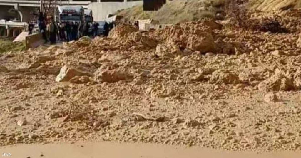 خاصلبنان.. أمطار “طوفانية” تعطل الطرق الرئيسية في البلاد