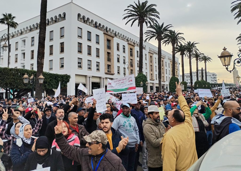 توقيف مدرسين عن العمل يفاقم أزمة قطاع التعليم في المغرب