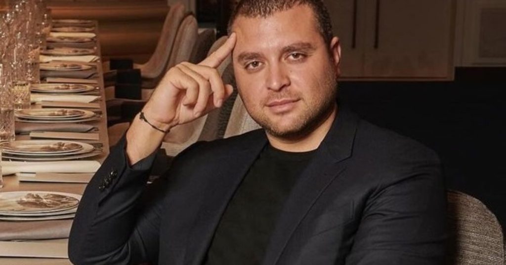 إيلي صعب جونيور أثبت كفاءته وتسلم أعلى منصب في دار والده وهذا رأي والدته كلودين بزوجته كريستينا