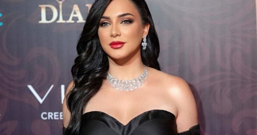 سلاف فواخرجي تدافع عن باسم مغنية برسالة مميزة.. وهكذا رد