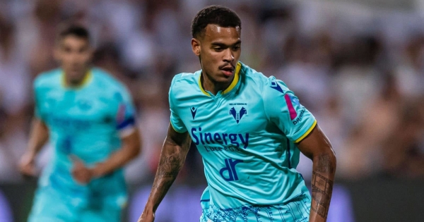 اتفاق شفهي بين نابولي وهيلاس فيرونا للتعاقد مع نغونغ