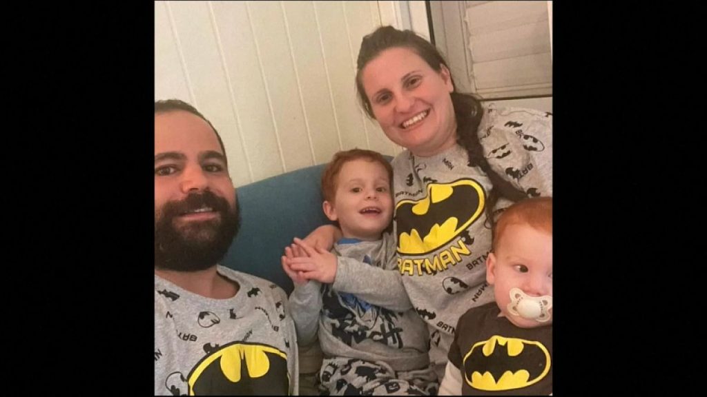 أم وطفلاها … الجيش الإسرائيلي ينشر فيديو يُعتفد أنه يظهر محتجزين إسرائيليين في غزة