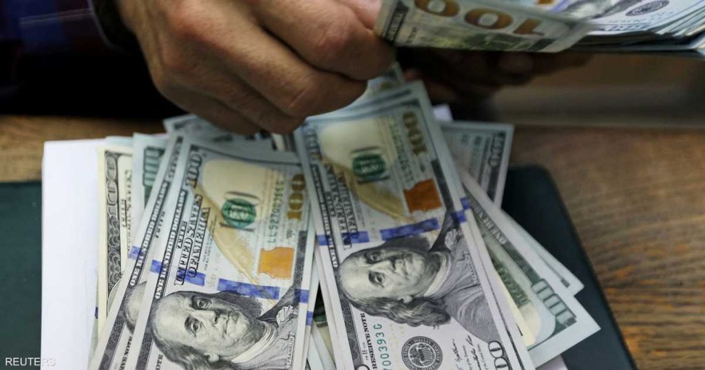 الدولار يتجه لإنهاء سلسلة خسائر استمرت ثلاثة أسابيع