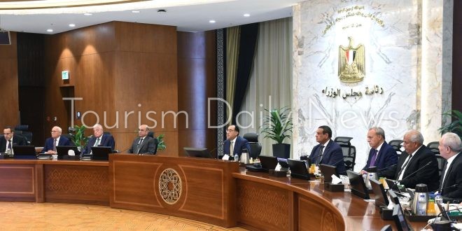 رئيس مجلس الوزراء يرأس اجتماع المحافظين ويطالبهم بالسيطرة على الأسعار