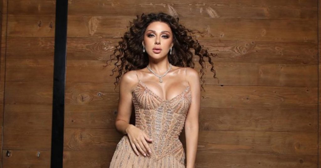 بفستان بغاية الأناقة..ميريام فارس تسحر الجمهور بجمالها