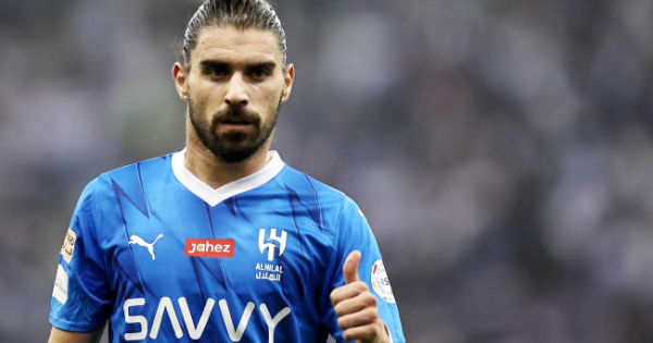 نيفيز يجدد الولاء للهلال