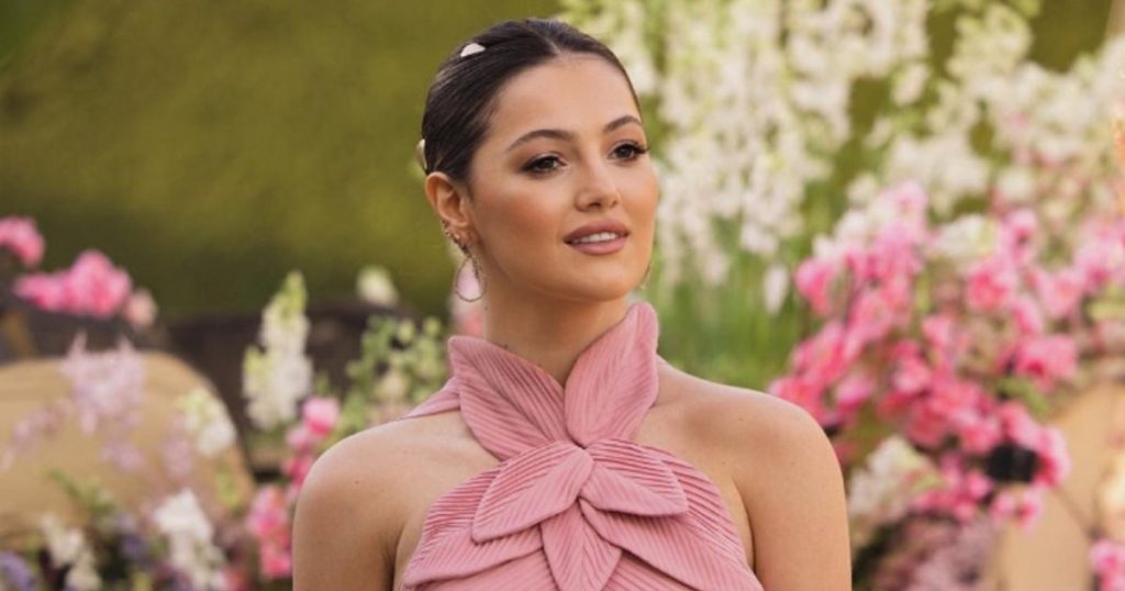 بالصورة- بلوك كاجوال أسود مميز.. دانا الحلاني تستمتع بوقتها على الثلج