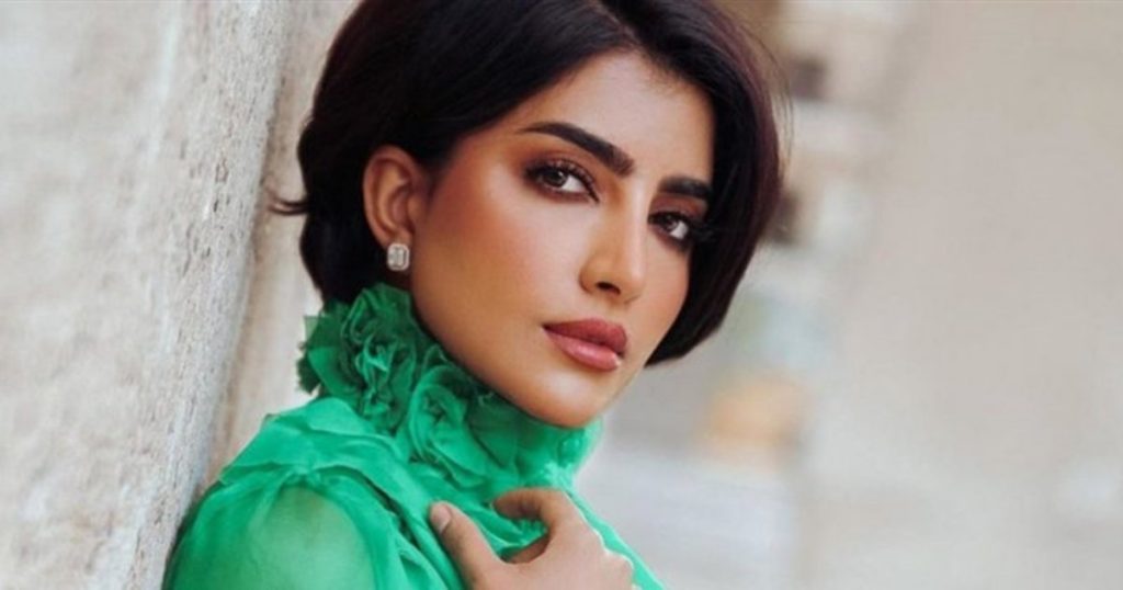بثينة الرئيسي مستاءة من رفض الفتيات إلتقاط صور معها من دون فلتر- بالفيديو