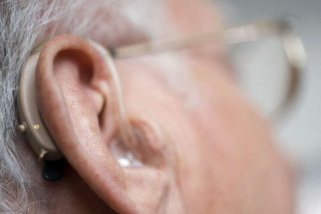 ما الطريقة الصحيحة لتنظيف سماعة الأذن الطبية؟