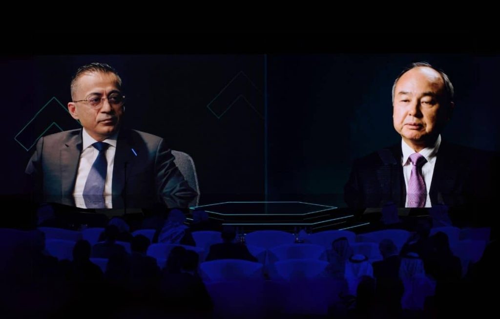 “آلات” و”سوفت بنك” تتعاونان لتصنيع الروبوتات الصناعية في السعودية