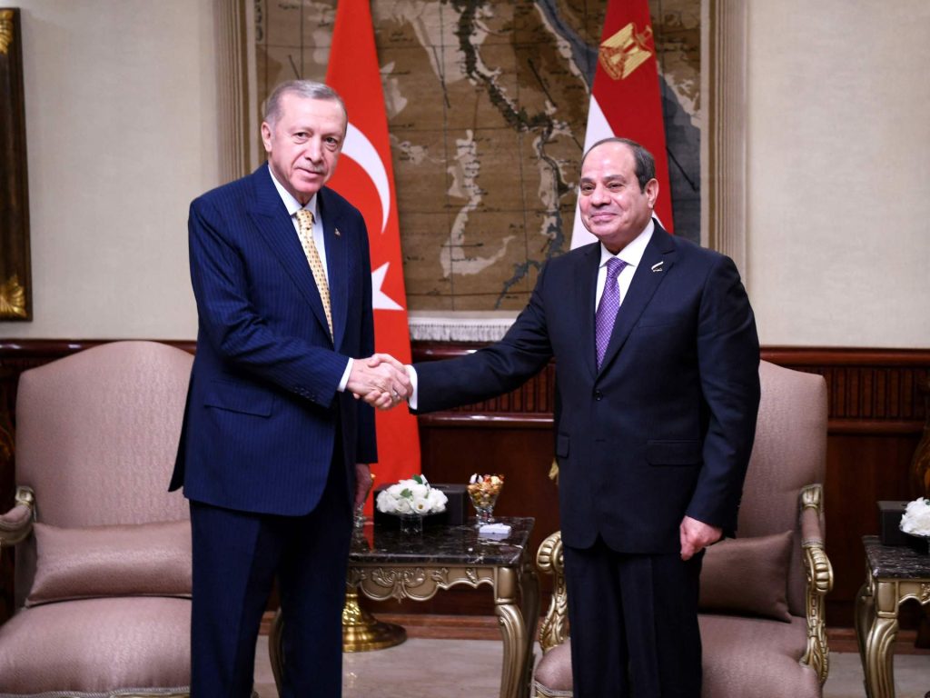 صحيفة تركية: زيارة أردوغان لمصر أنشأت محورا جيوسياسيا جديدا في الشرق الأوسط