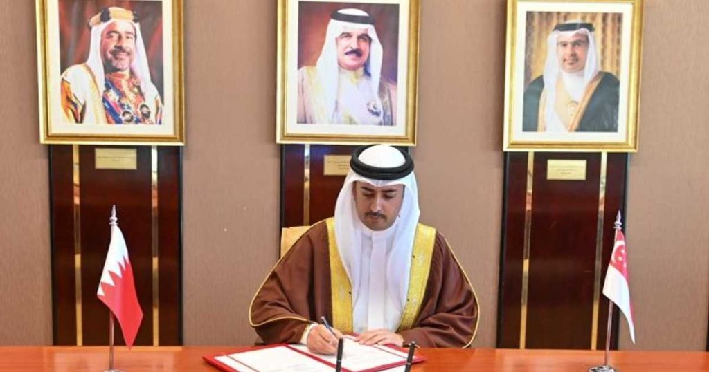 البحرين وسنغافورة توقعان معاهدة لإنشاء محكمة تجارية دولية