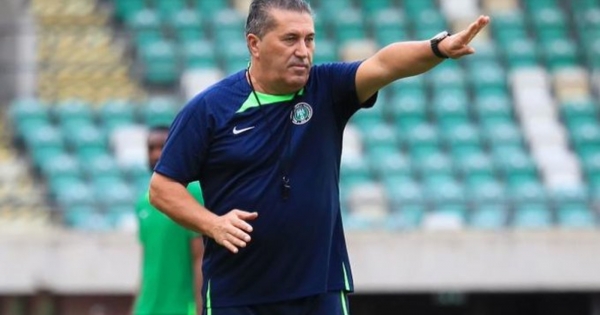 جوزيه بيسيرو يودع منتخب نيجيريا