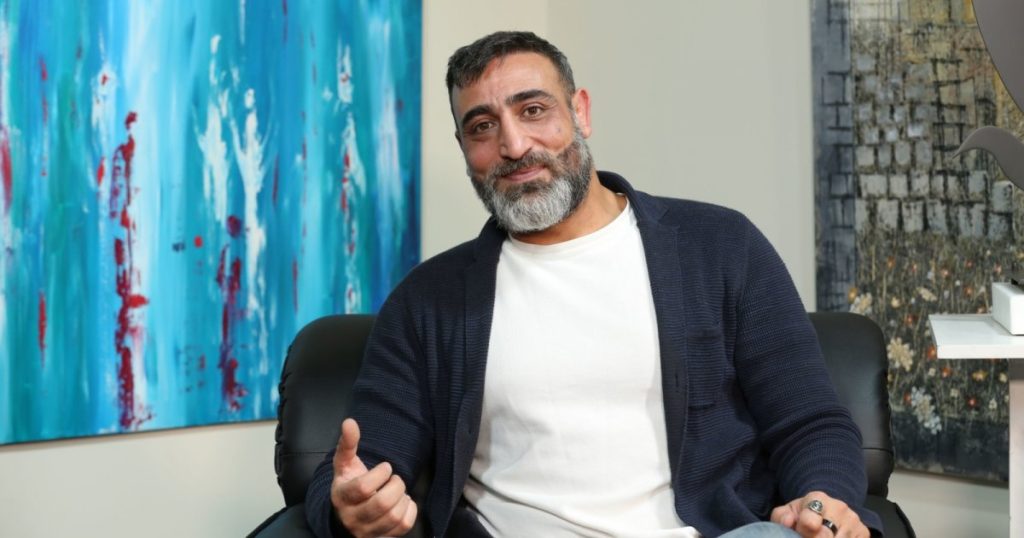 عبدو شاهين يوجه تحية لروح رضوان حمزة في اليوم العالمي للمسرح-بالصورة