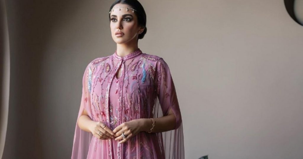 بالفيديو- بلمسة عربية رائعة..درة التونسية تسحر العيون بجمالها بإطلالاتها الرمضانية