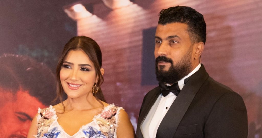 مي عمر ومحمد سامي.. علاقة حبهما بدأت في الجامعة وانفصلا لـ5 سنوات ثم أثمرت قصتهما زواجًا سعيدًا