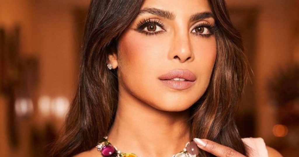 إطلالة آسرة لـ بريانكا شوبرا في بومباي.. جمالها لفت الأنظار