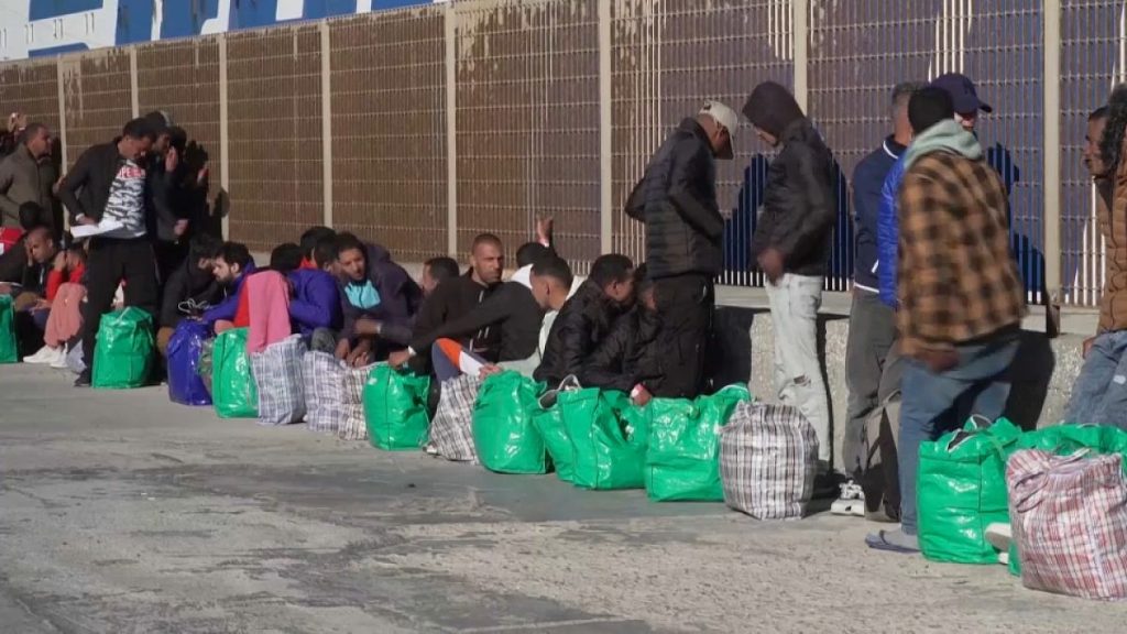فيديو. وصول ألف مهاجر خلال يوم واحد إلى لامبيدوزا.. مرسى الغرقى وجزيرة أحلام المهاجرين