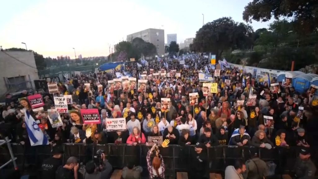 فيديو. وقفة إسرائيلية في القدس لإحياء ذكرى مرور ستة أشهر على بدء الحرب في غزة