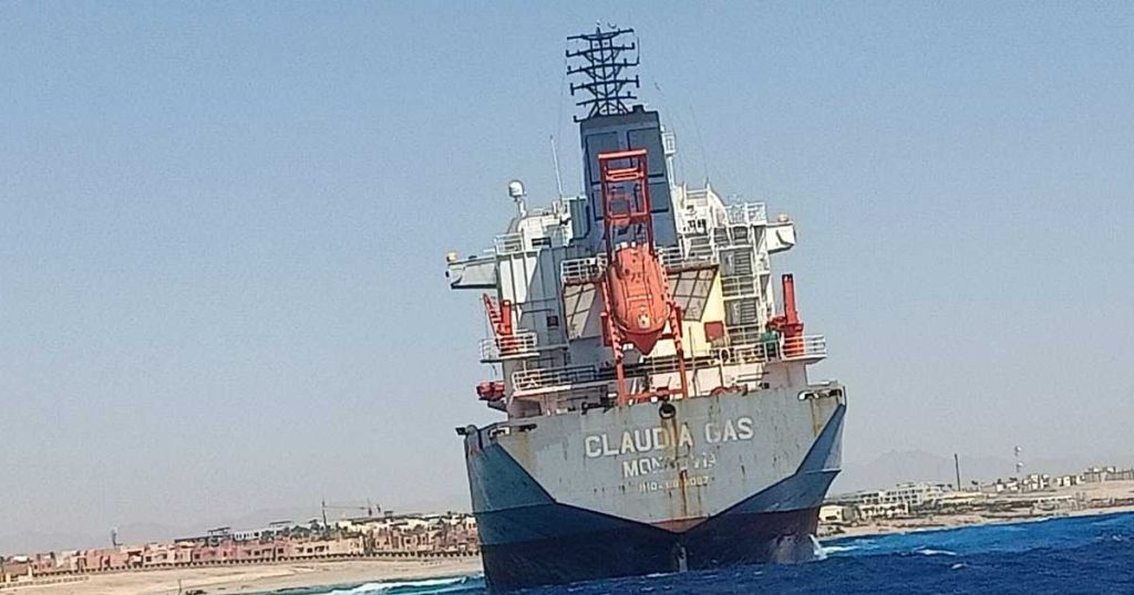 تحريك ناقلة غاز جانحة في خليج العقبة إلى ميناء مصري