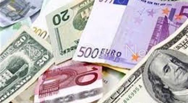 التحفظ على أموال 20 موظفاً بشركة طيران مصرية لاتهامهم باختلاس العملات