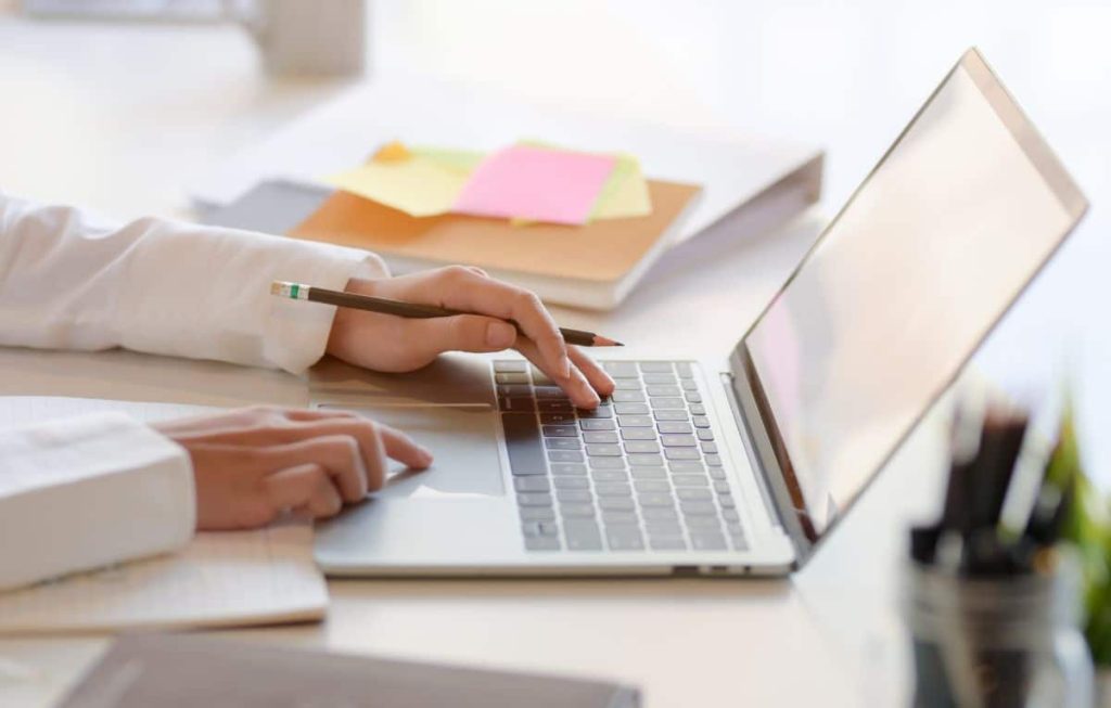 كيف تعرف أن كاميرا الويب في حاسوبك قد تعرضت للاختراق؟