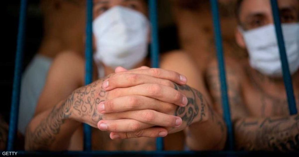 “الدكتاتور الأروع” يشن حربا ضد عصابة بـ3000 جندي وشرطي
