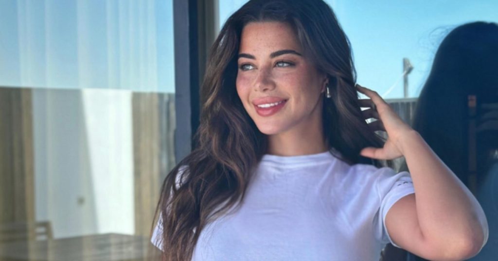 بالصور- يارا السكري تتالق بلوك رائع في أخر إطلالتها
