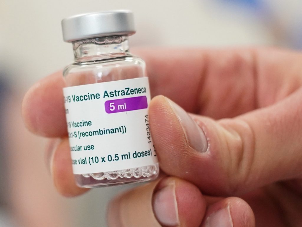أسترازينيكا تسحب لقاجها المضاد لكورونا من جميع أنحاء العالم.. هل السبب هو جلطات الدم؟