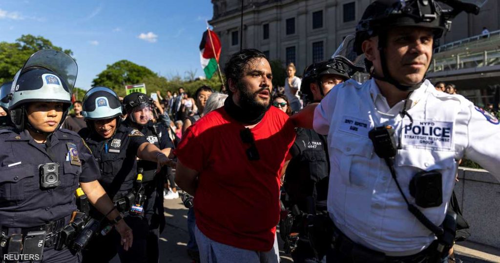 شرطة نيويورك تتدخل باحتجاج مؤيد للفلسطينيين.. وتعتقل 29 شخصا