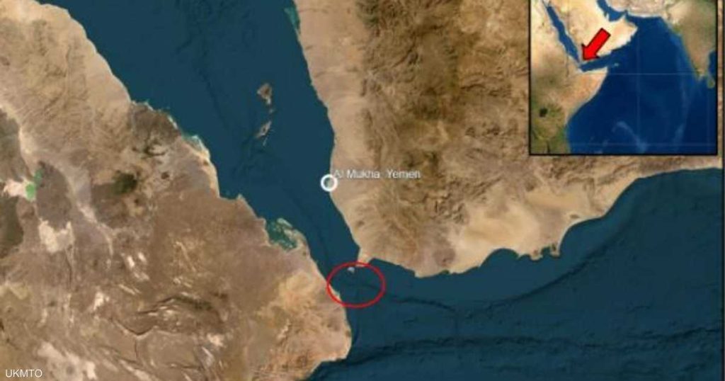 اليمن.. هجوم صاروخي على سفينة قبالة المخا