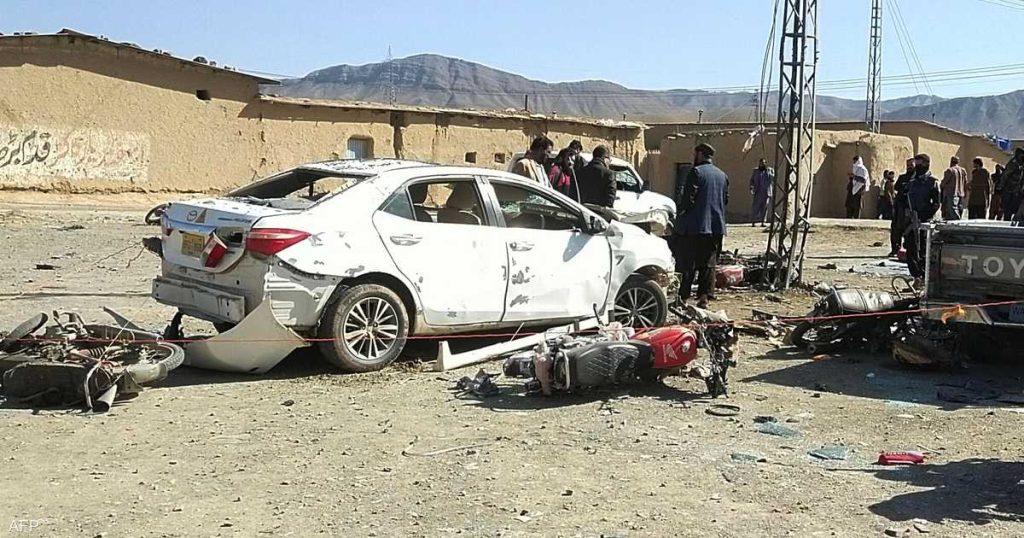 مقتل وإصابة أشخاص بانفجار قنبلة في باكستان