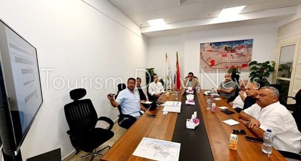 وزير الإسكان يستعرض الجداول الزمنية لإنهاء وتسليم الوحدات السكنية بالعلمين