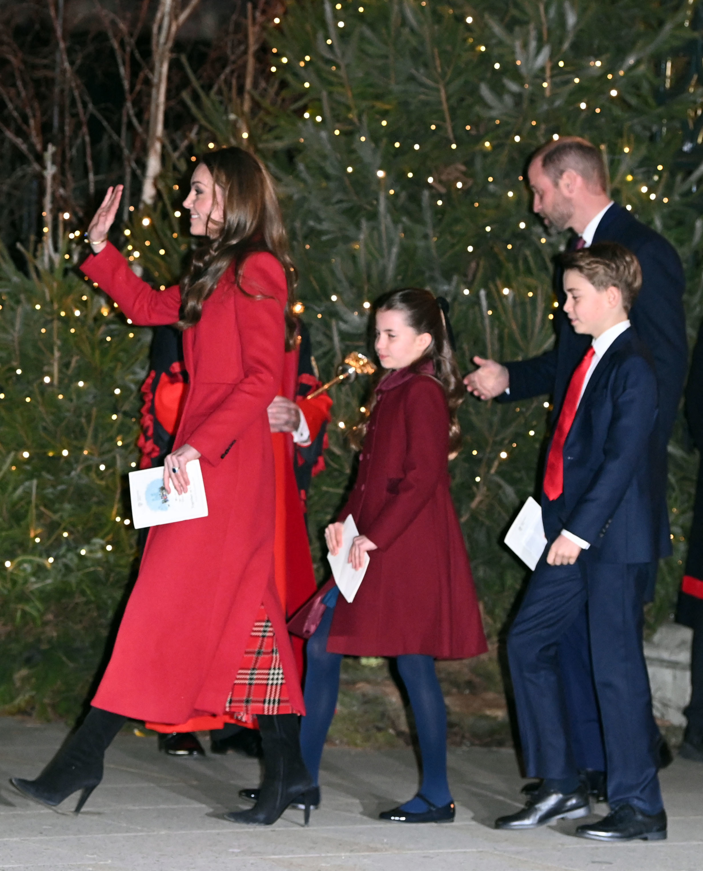 PHOTOS - Kate Middleton en pleine forme : elle apparaît avec William et  leurs enfants au concert de Noël