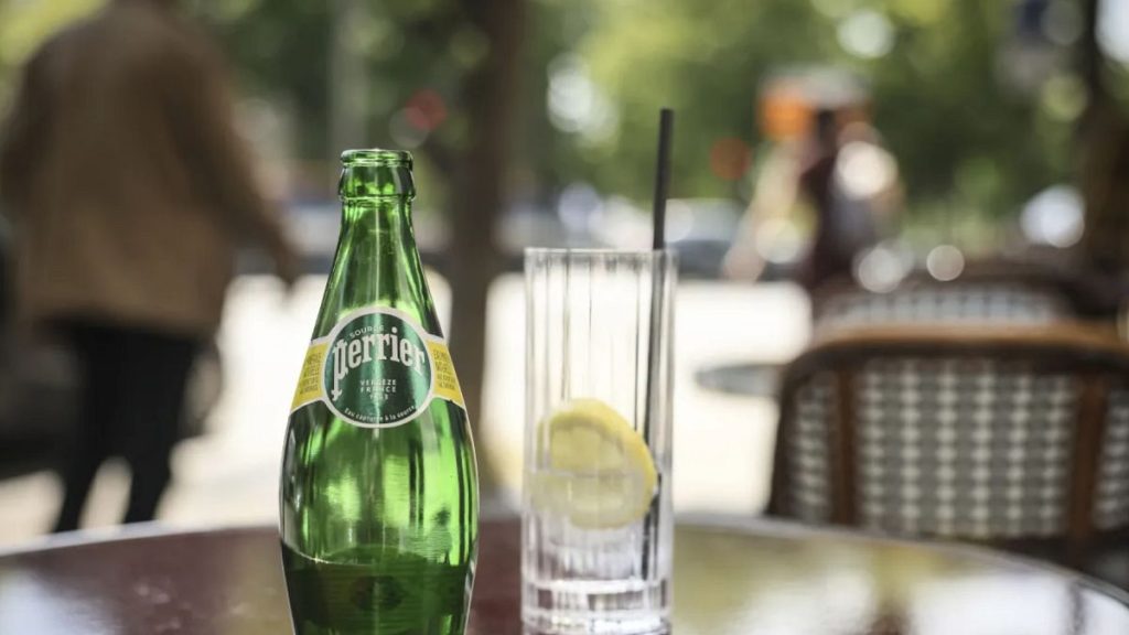 فضيحة مدوية في فرنسا: تواطؤ حكومي وتلاعب بالتقارير لإخفاء تلوّث مياه شركة نستله