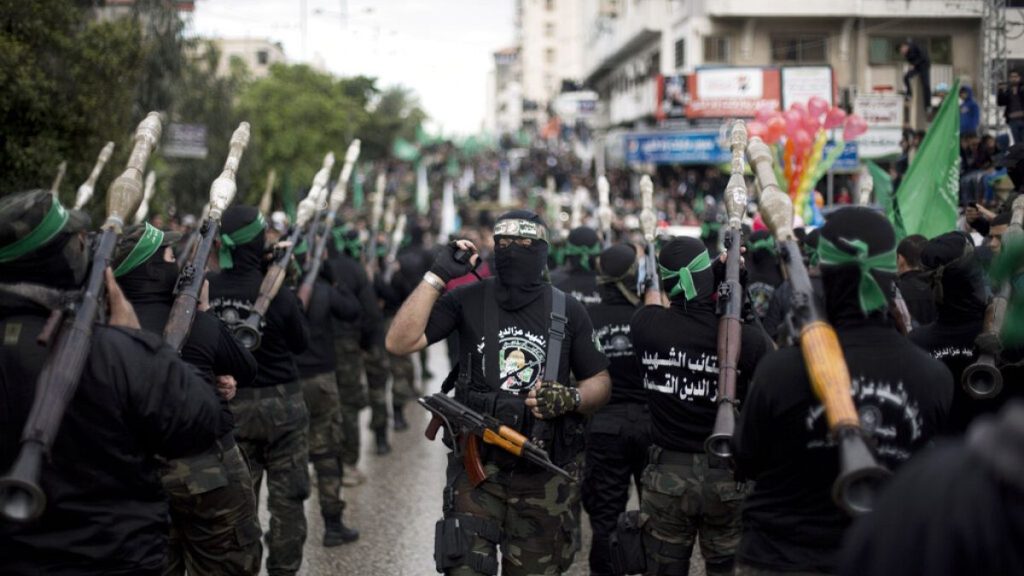 ضغوط لنزع السلاح الفلسطيني في لبنان: ماذا نعرف عن أبرز الفصائل الفاعلة في المخيمات؟